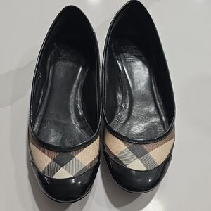 Burberry Signature Plaid Flats Size 40